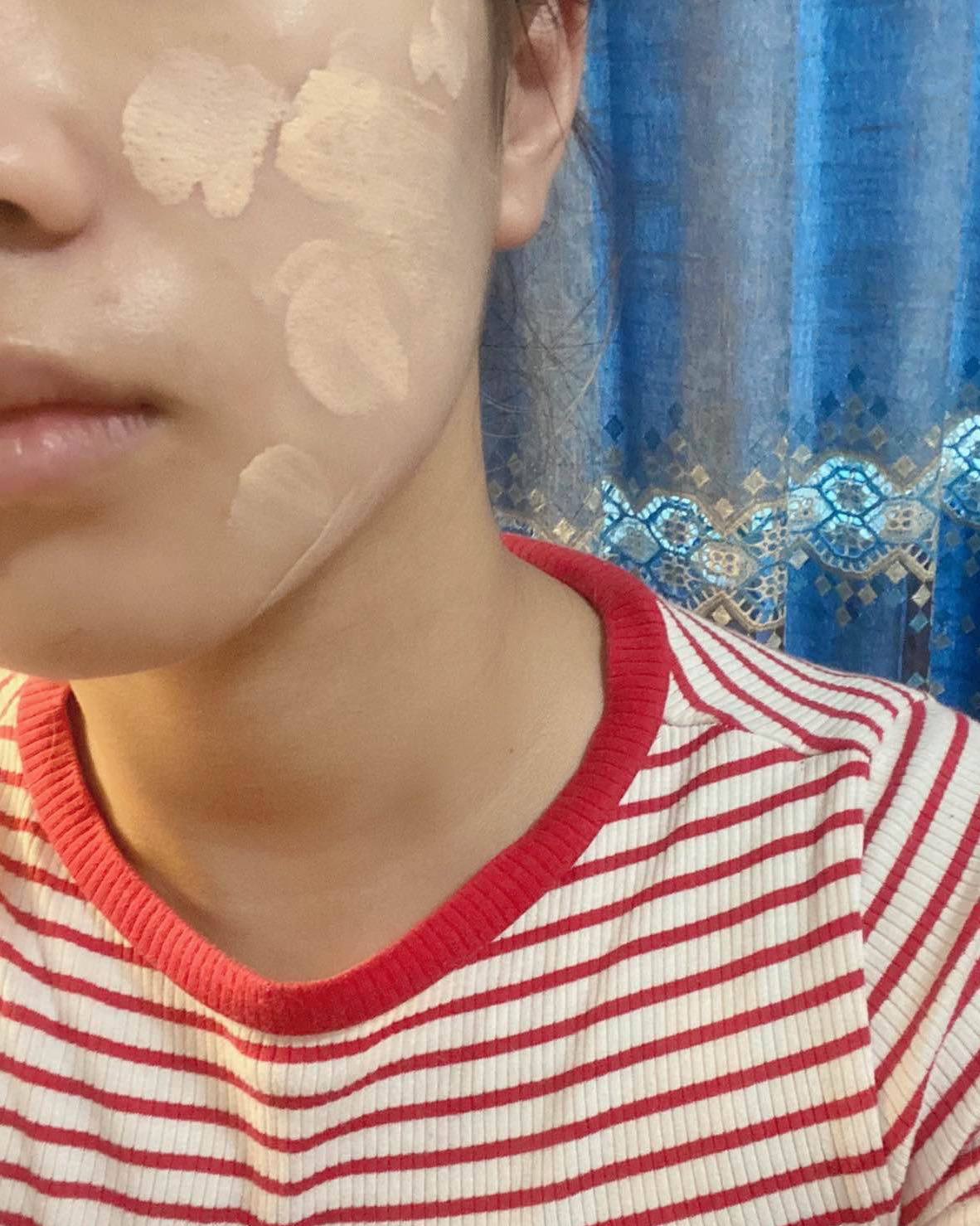 ⏹YSL逆龄粉底液，混干皮可以打造出奶油肌的效果。  〰️上
