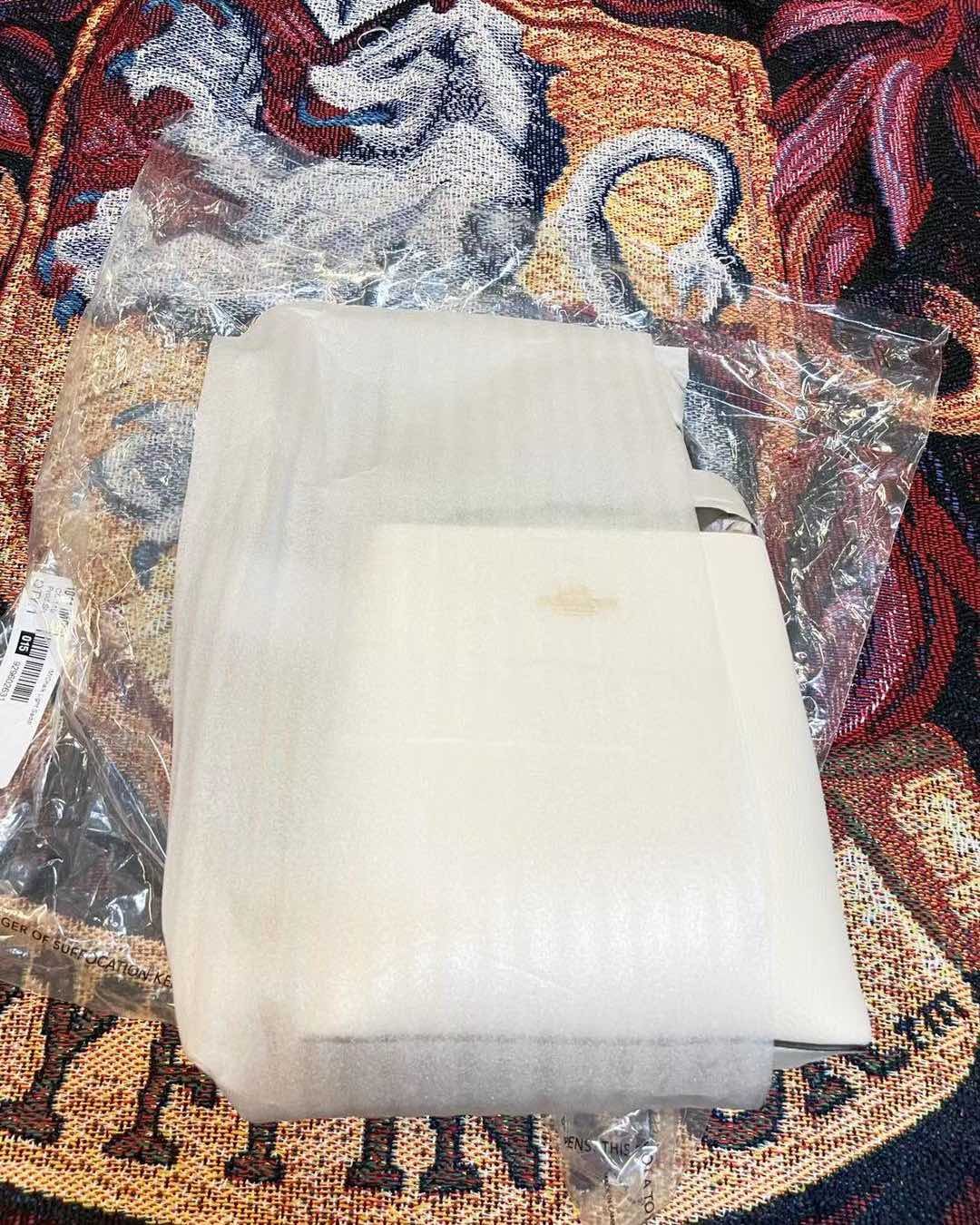 我的小白coach开箱了，是不是很漂亮的包包，这款包包是co