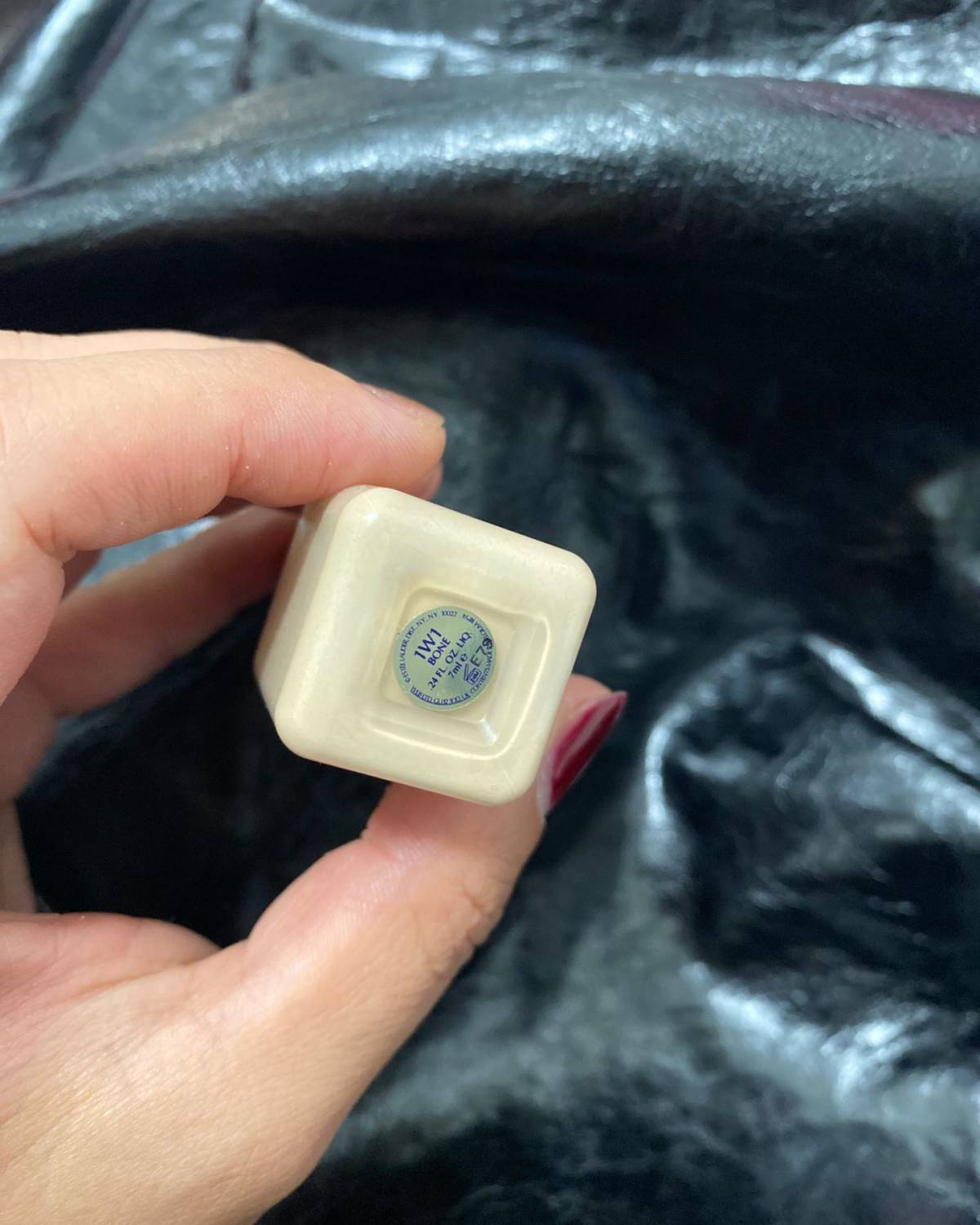 ⏹雅诗兰黛DW粉底液，痘印雀遮瑕一定要买它！  〰️雅诗兰黛