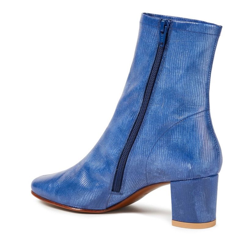 👉🏻 By far纹路款切尔西短靴，可甜可盐就选它。  