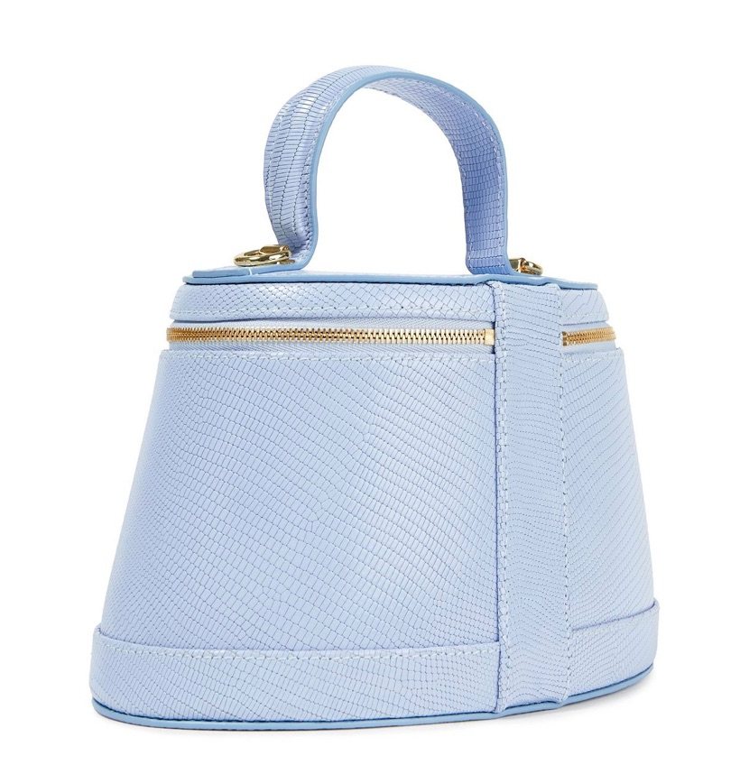 👉🏻 By far异形手提包，梦幻蓝色值得拥有。  💠