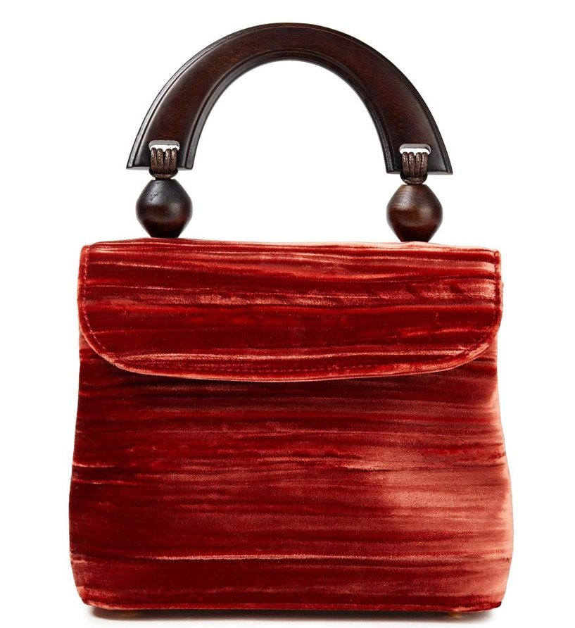 👉🏻 By far红丝绒款两用小包，复古又高级美到炸街。