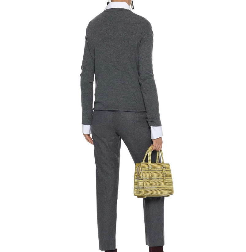 👉🏻 华伦天奴灰色羊绒衫，提花款不单调很温暖。  🐑先