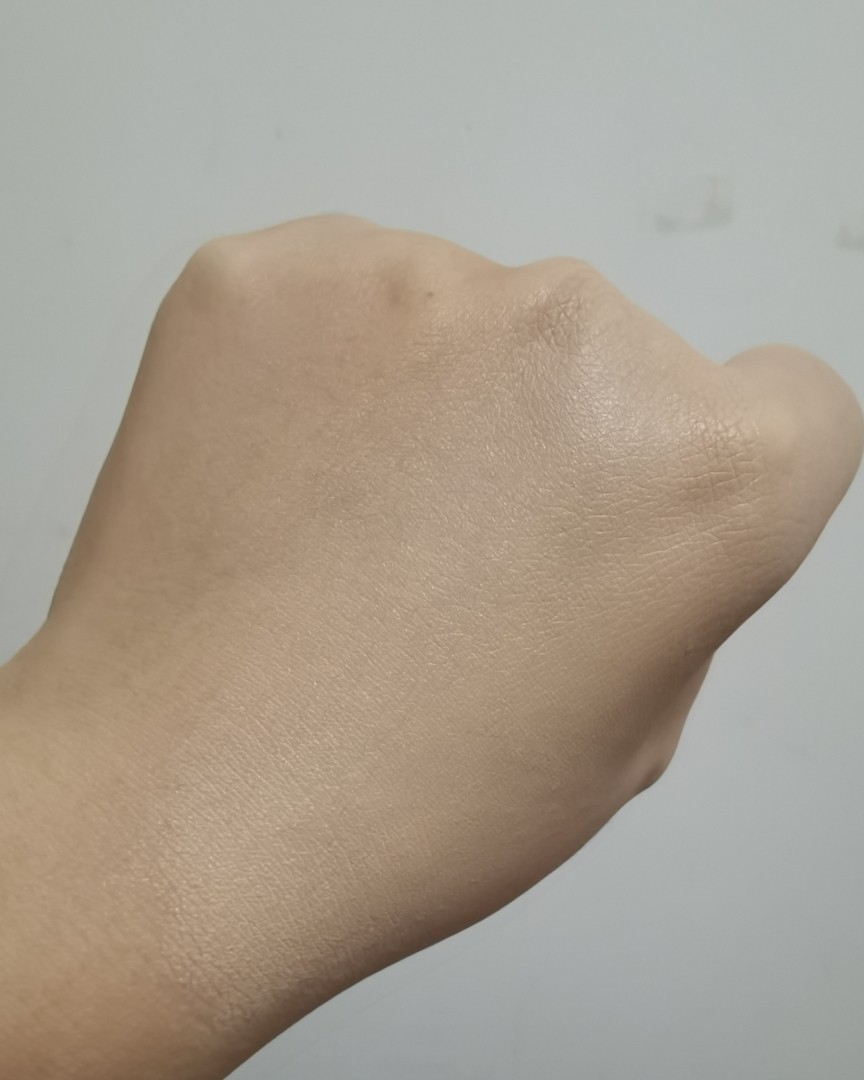 👋这几天刚好入了植村秀的粉底液，我是混油皮，冬天还是会出现