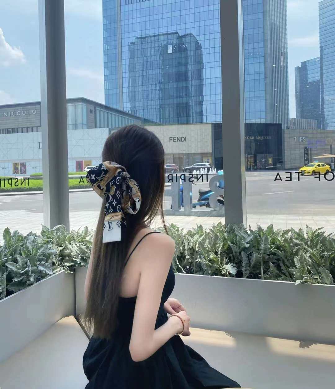 国内现货  LV 大爆款小丝巾 twilly束发带 多种用途