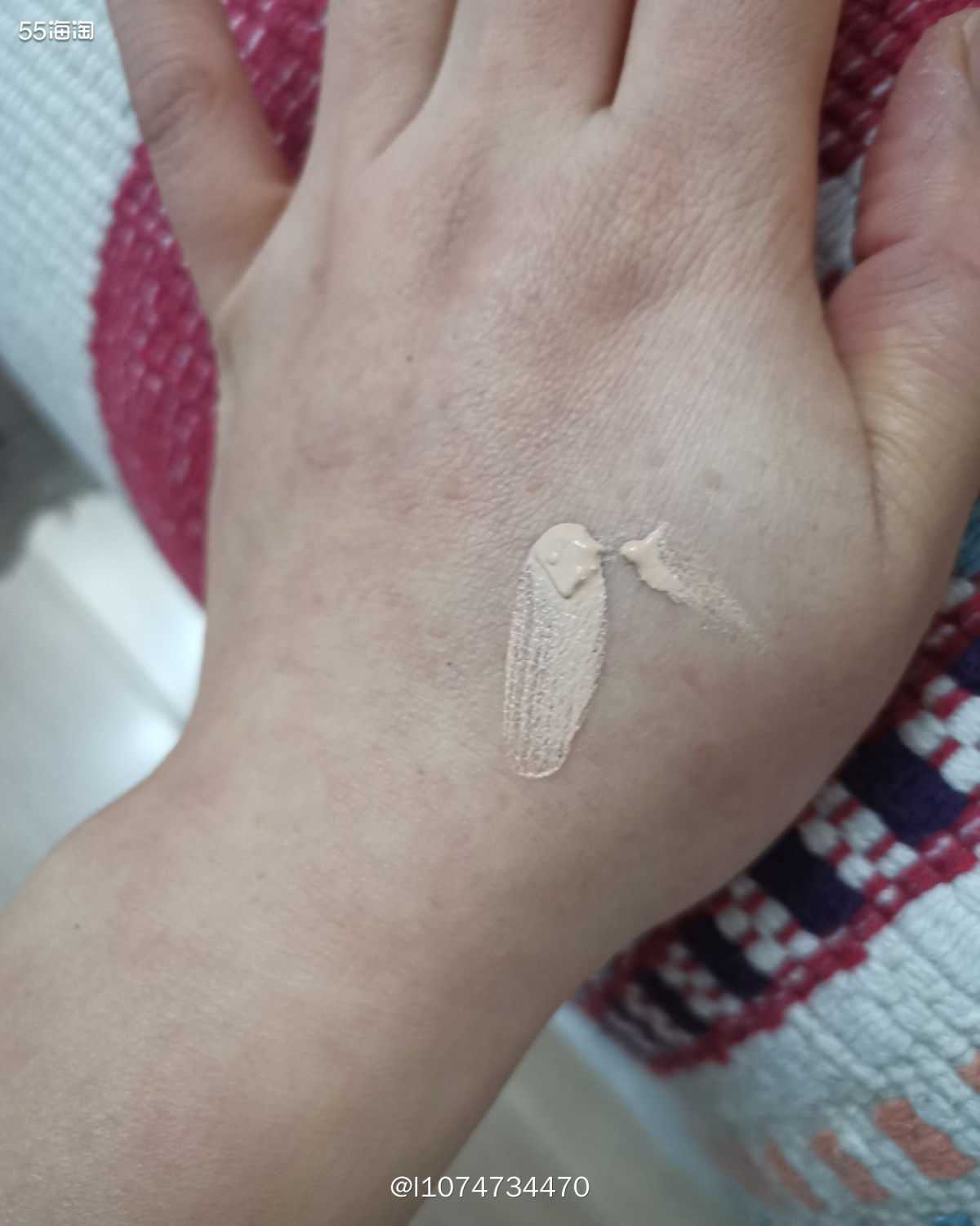 今天来分享我最近新买的一款矿物质有色面霜，和粉底质地比不多，