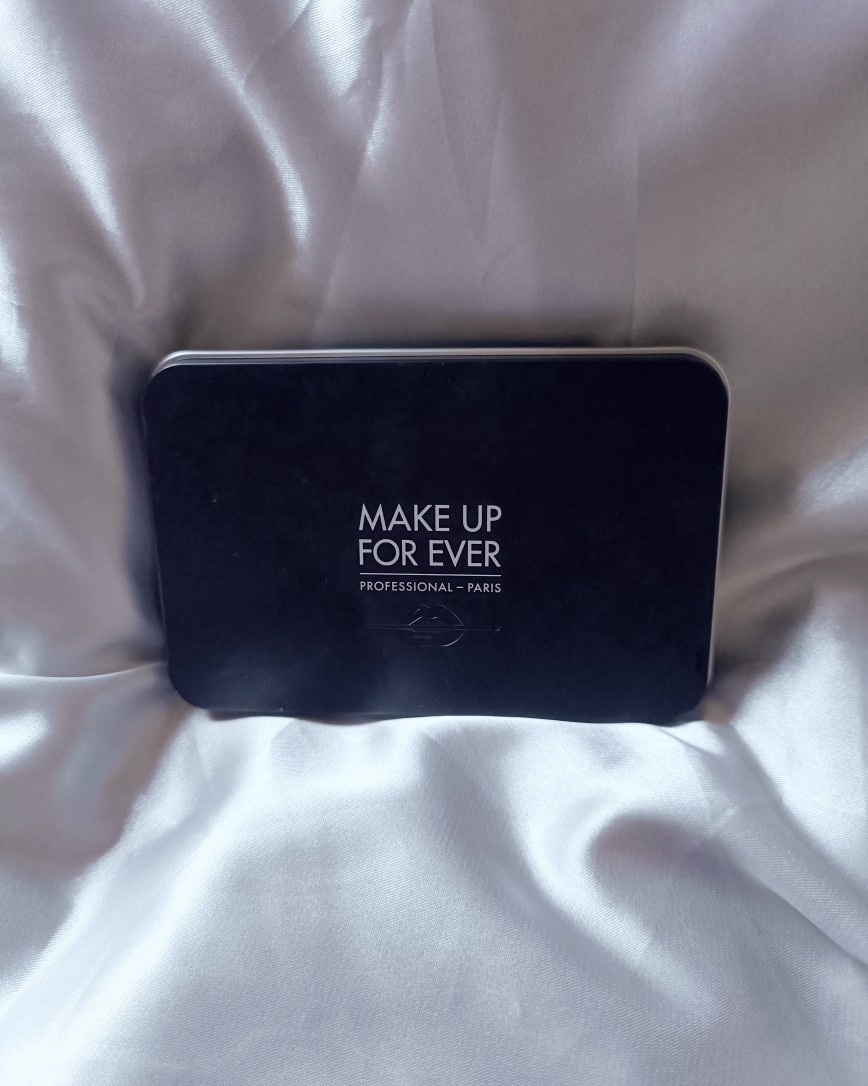 记得make up forever粉饼刚出来的时候真的火遍大