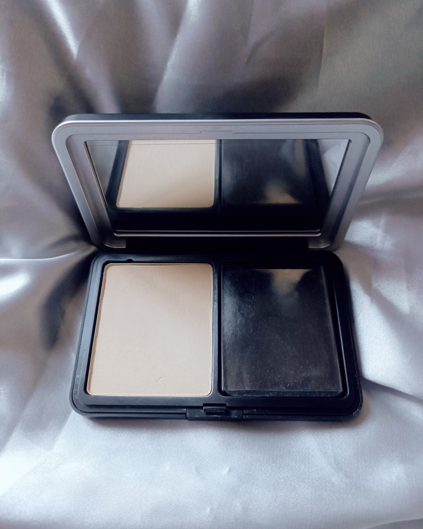 记得make up forever粉饼刚出来的时候真的火遍大