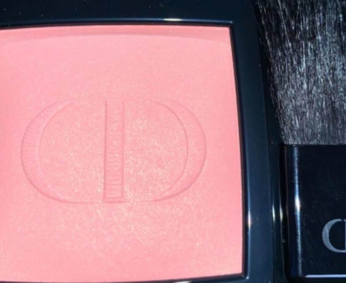 ✅网站：bloomingdales 这款Dior圣诞限定款腮