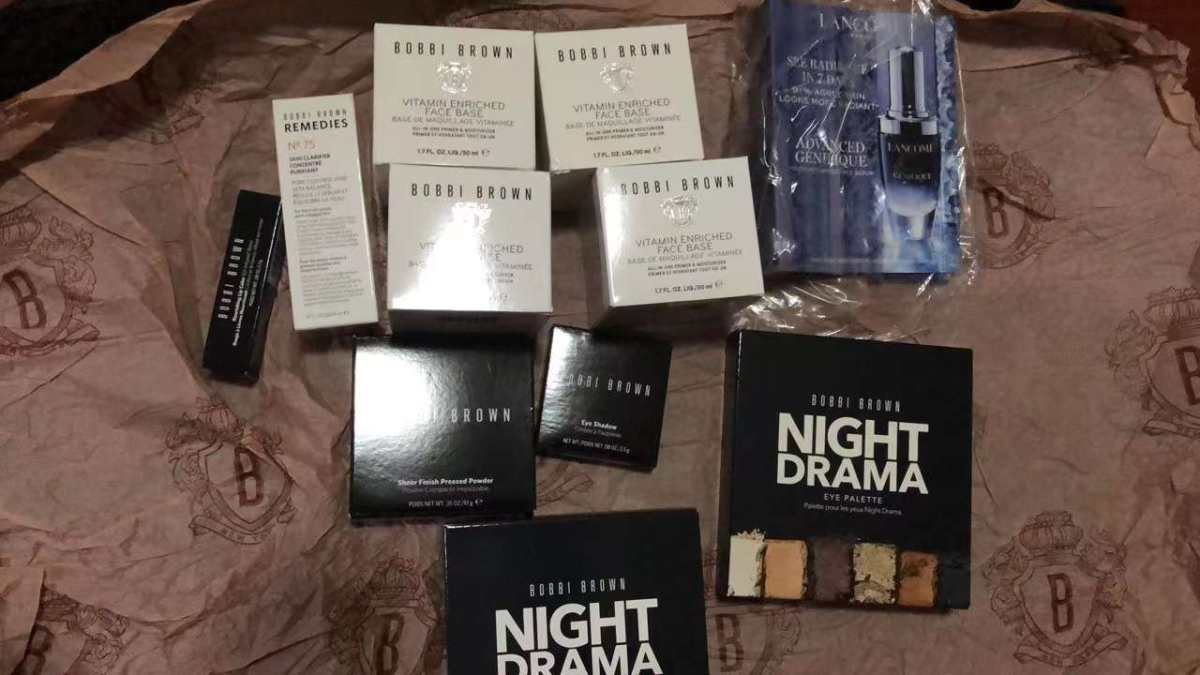 没看错，是吉时5月的包裹～图四的箱子被压的不成样子了，看出来