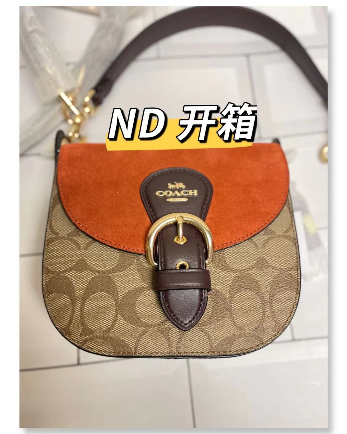 这款马鞍包超级给你们，真的太好看了！设计复古圆弧扣环，配色真