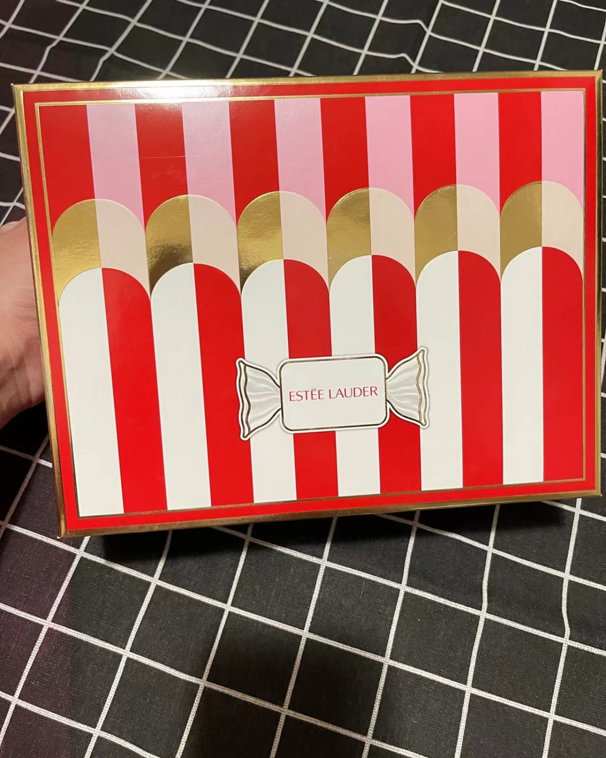 雅诗兰黛智妍面霜套装四件套，今年的圣诞款，果断将它拿下了！ 