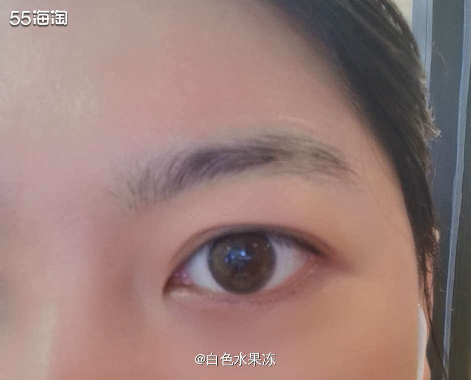 🌸我选的颜色是盈盈靛棕。 我在镜子前自拍了好多张，然后自己