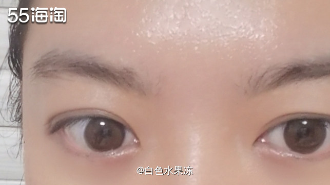 🌸我选的颜色是盈盈靛棕。 我在镜子前自拍了好多张，然后自己