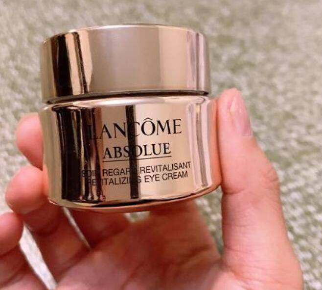 源自法国的世界化妆品牌，致力于成就全球女性的奢华风尚，优雅气