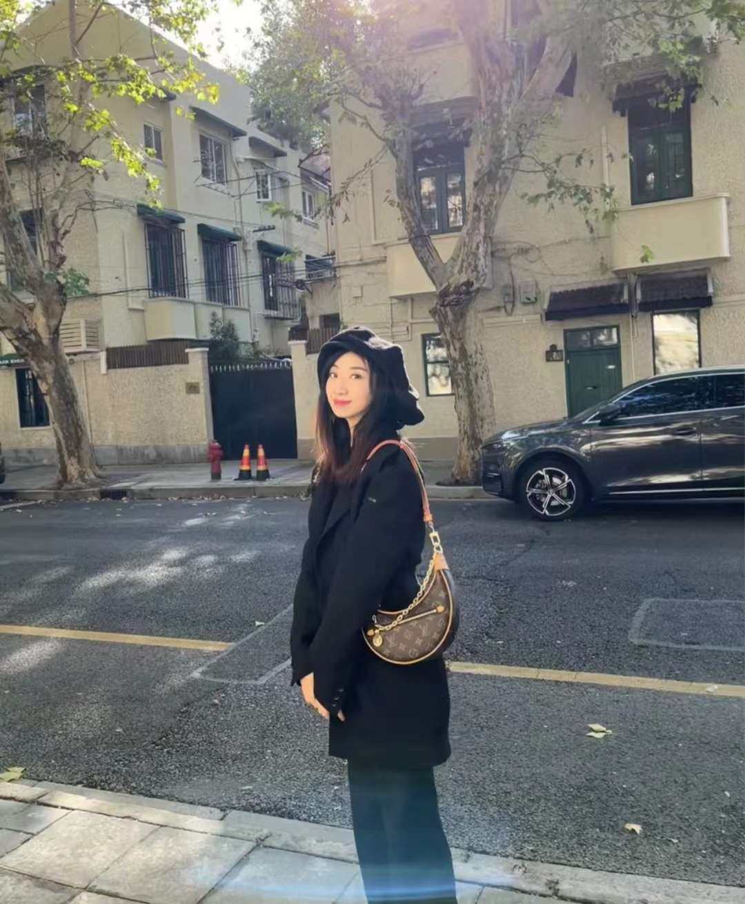 新鲜票一枚  LV 最新豌豆包腋下包/月牙包  带票好价15