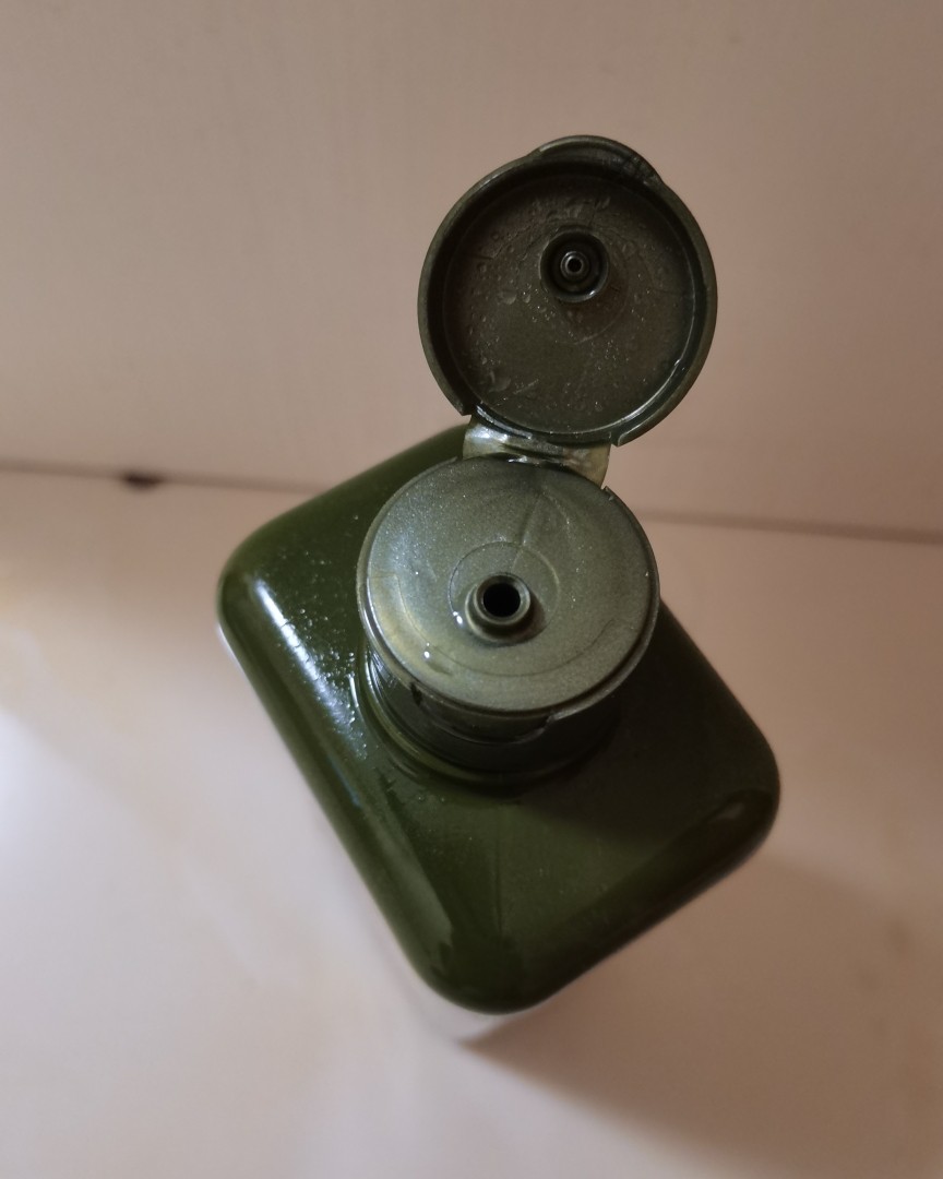 说到本命化妆品，必须要400毫升的悦木之源菌菇水，每次悦木之