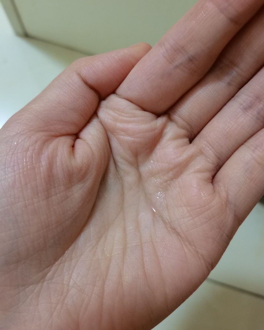 说到本命化妆品，必须要400毫升的悦木之源菌菇水，每次悦木之