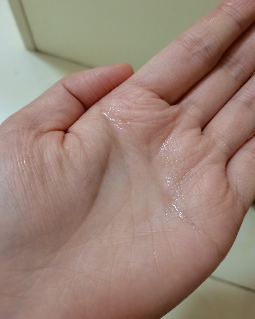 说到本命化妆品，必须要400毫升的悦木之源菌菇水，每次悦木之