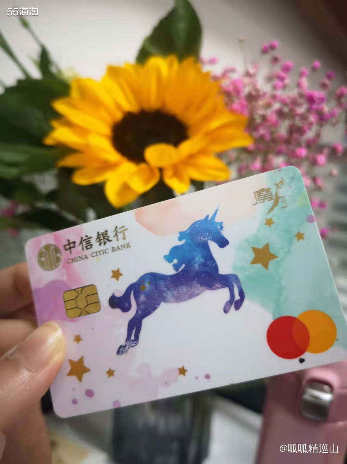 黑五打算用中信小马卡帮好朋友代买个MK的老花风琴包，这款她看
