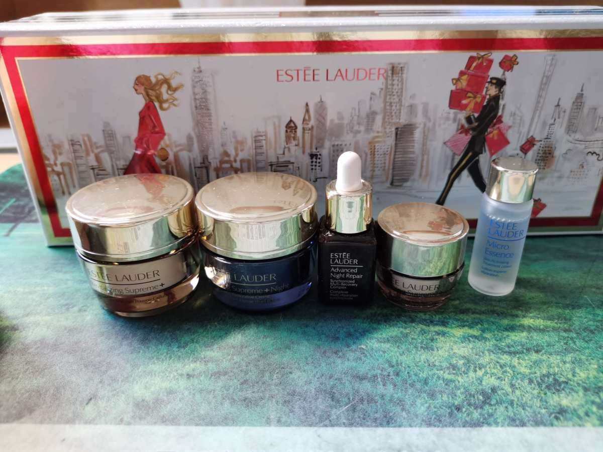 ✅雅诗兰黛这个旅行装是来自55的奖励，实物非常美，很大一盒，