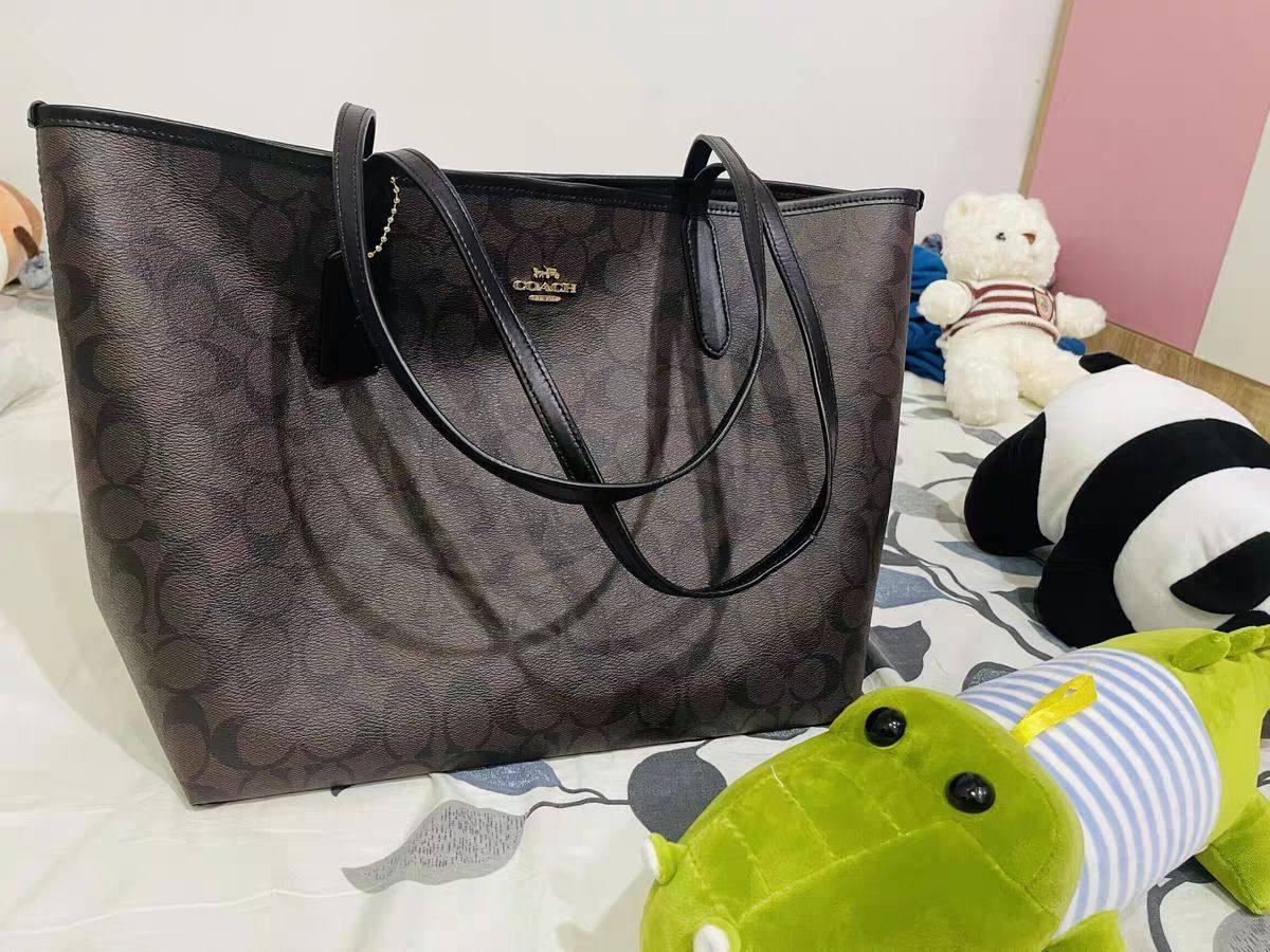 🤣托特包我相信每个姐妹都拥有了一个吧，COACH 蔻驰包包