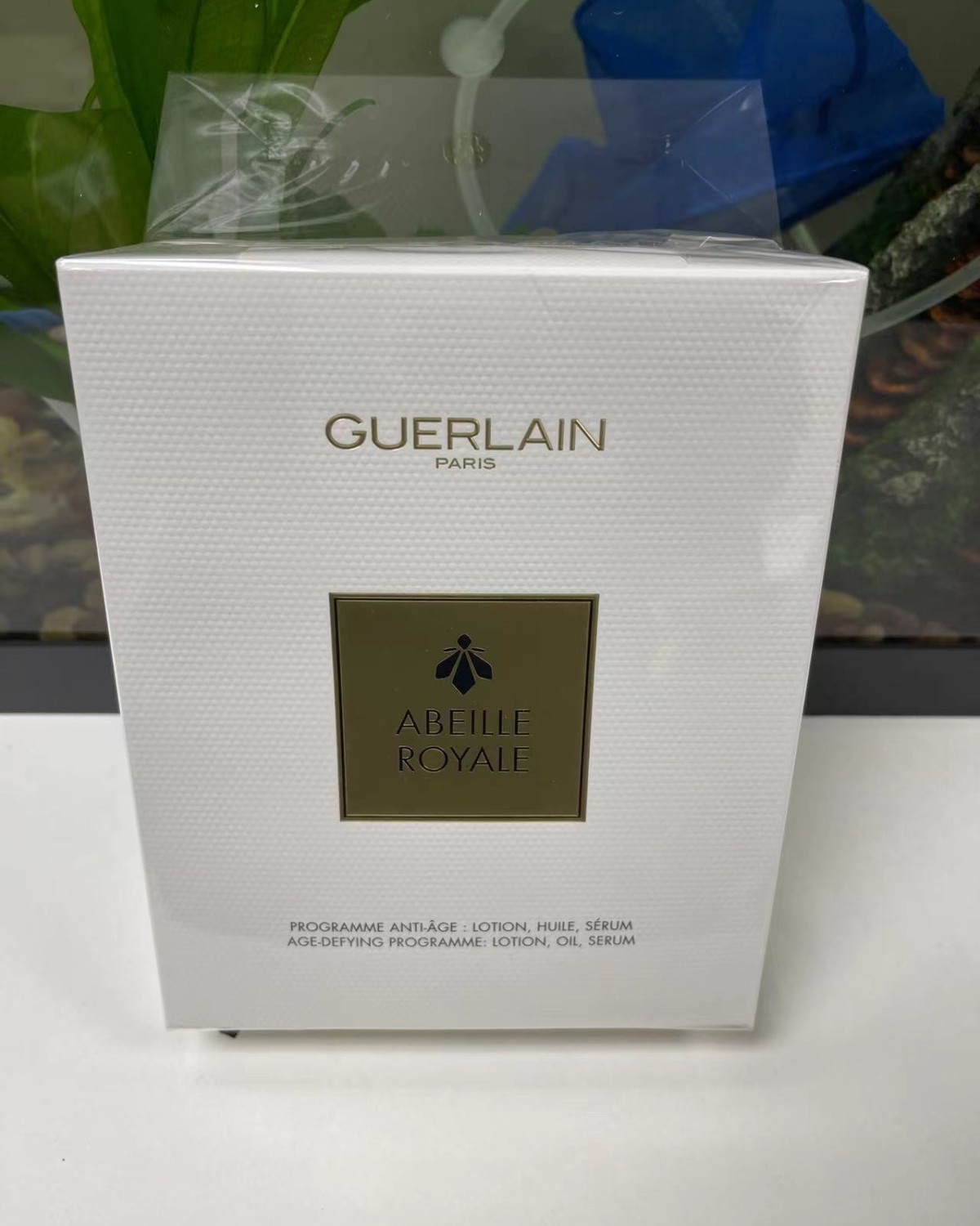 先说说这款精华水,主打修复,透亮，抗初老，质地清透， 透流动