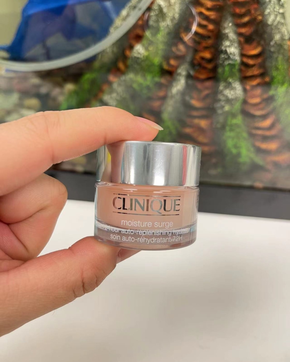 跟你们说这款倩碧面霜是真的发自内心得好用，超级补水。  功效