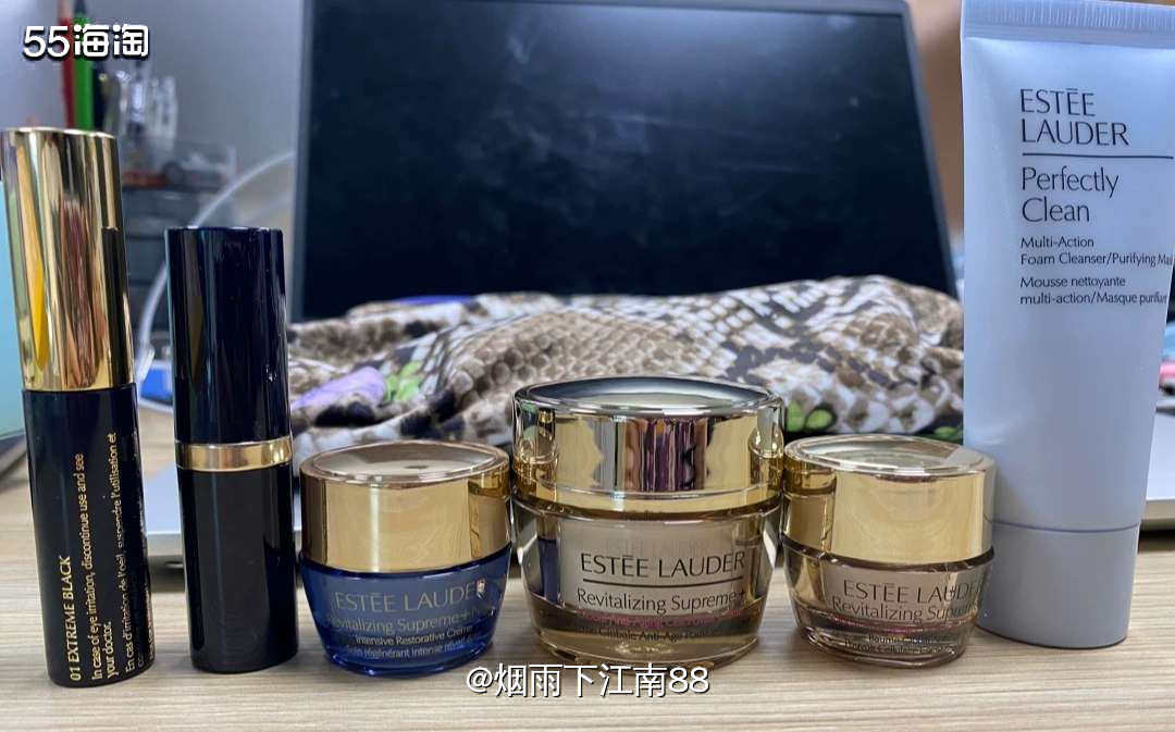 昨天雅诗兰黛美国官网抽中了7件智妍礼包，虽然化妆包丑出了新高