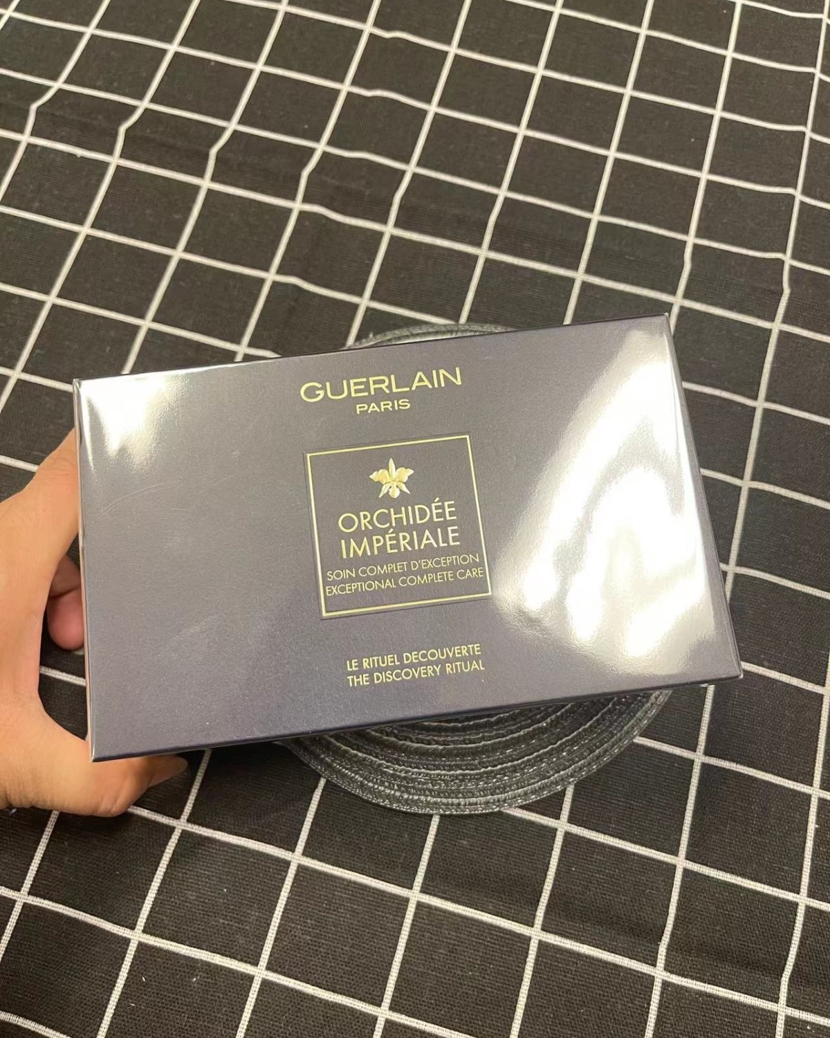 这款娇兰御兰花套盒不错👍划算！里面包含兰花面霜、眼霜，精华