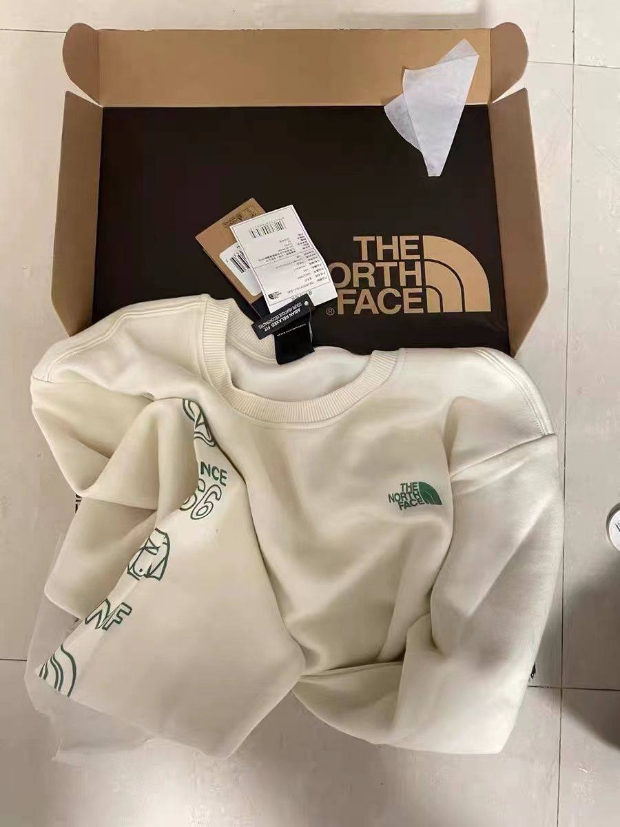 感觉别的地方都已经穿上袄子了，我还在穿单件卫衣 买了款保暖卫