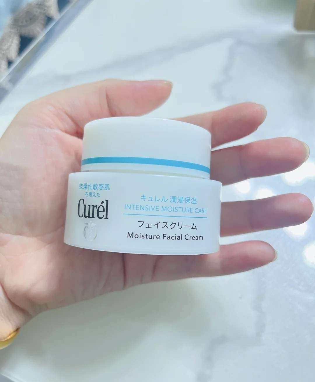 本人肌 干皮  一到冬天整个脸就很干  之前用过很多牌子的面