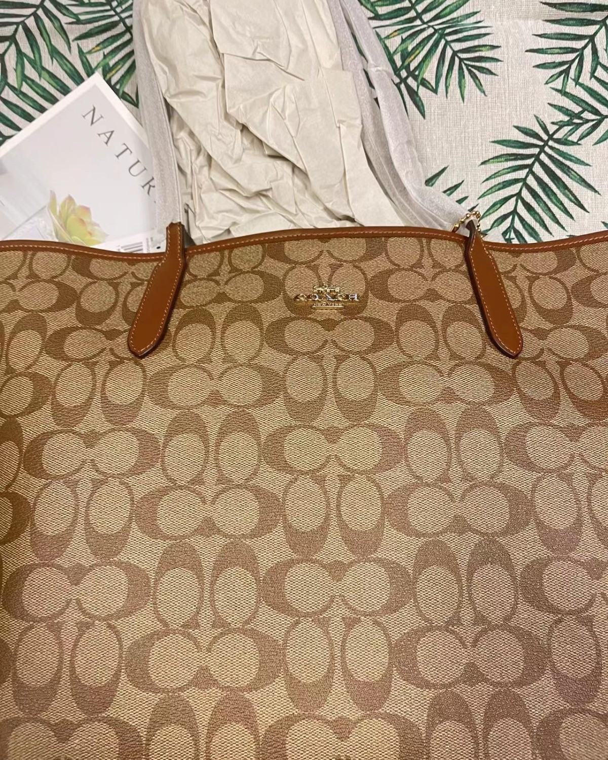 这款Coach托特包，在没下单时候我还在纠结颜色，纠结了好久