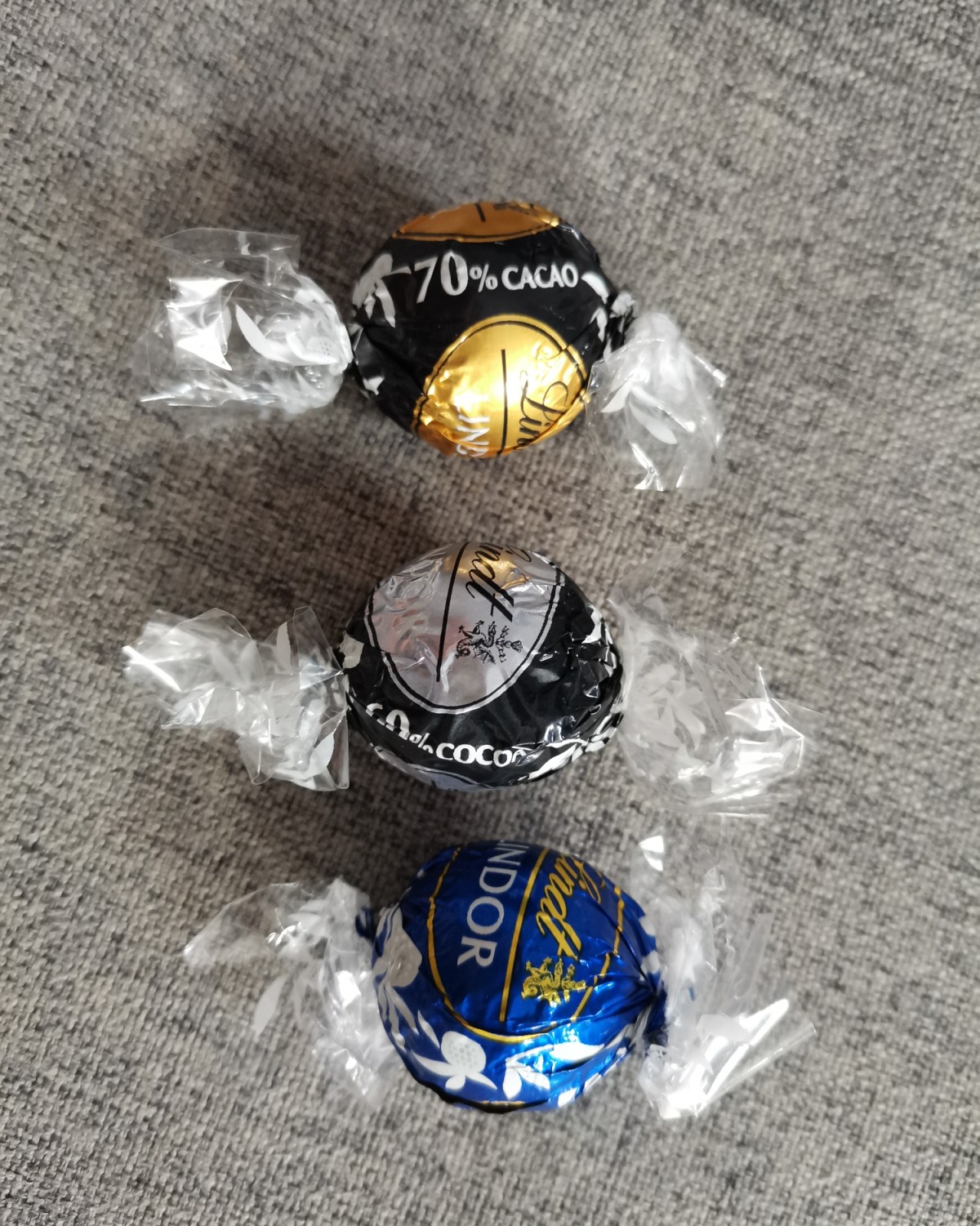 55海淘种草的瑞士莲黑巧克力，真的超级好吃。 因为本人喜欢黑