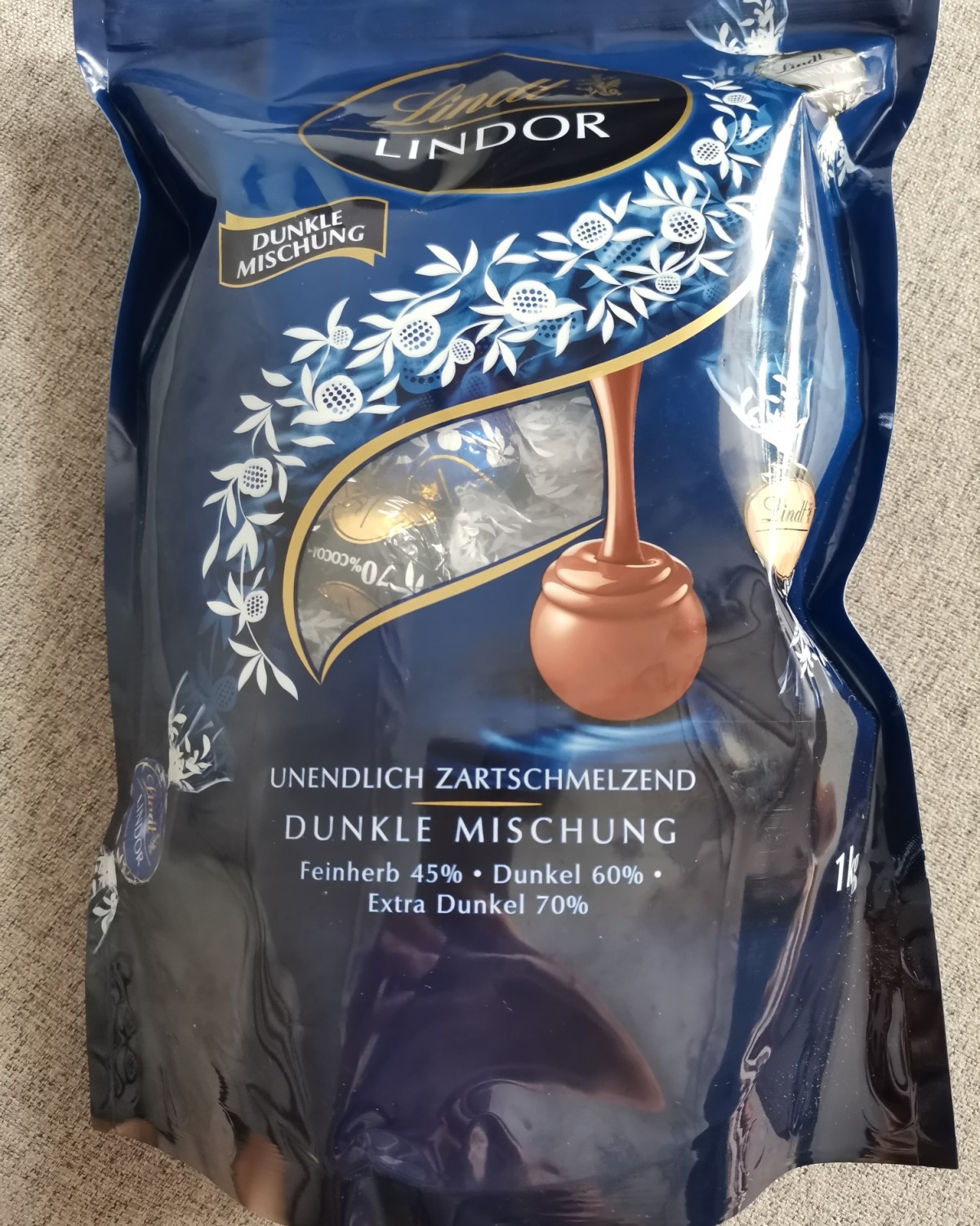 55海淘种草的瑞士莲黑巧克力，真的超级好吃。 因为本人喜欢黑