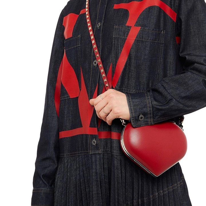 👉🏻 华伦天奴迷你小手包，跳动的心必须收藏。  ❣️华伦