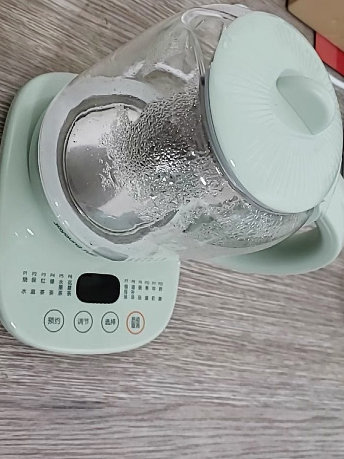 九阳这款烧水壶的外观都很漂亮，淡淡的绿色，让人心情都变好了，