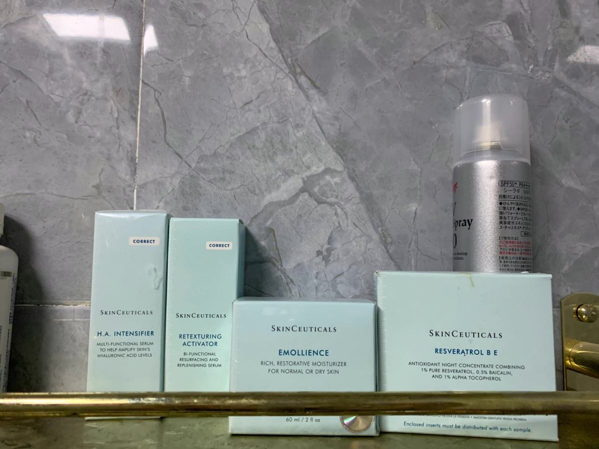 19年换了很多护肤品，导致一夜爆发了满脸的小红点，去三甲的皮