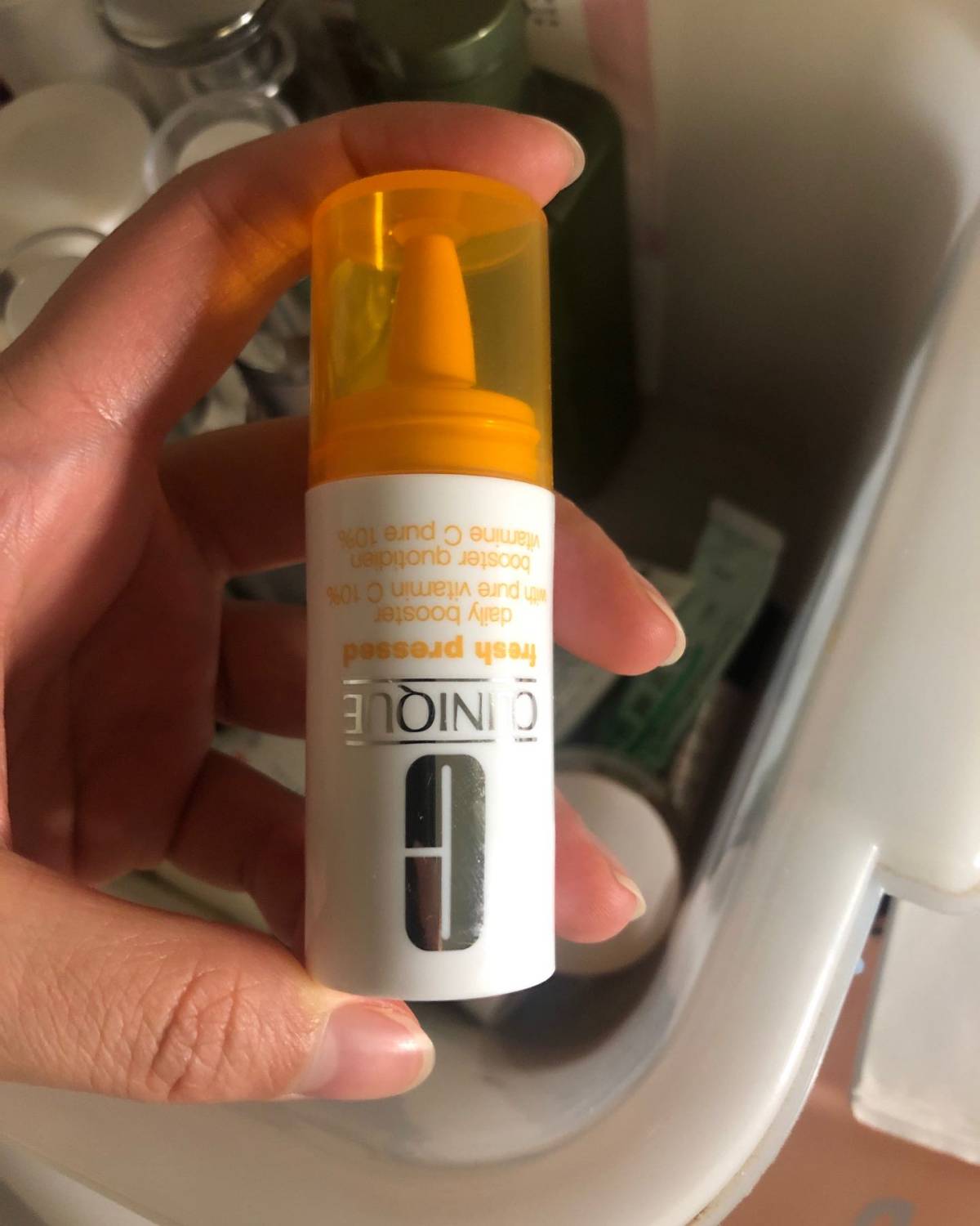 先说一下我的肤质，油皮，冬天出油量会降低，但是T区还是稍微有