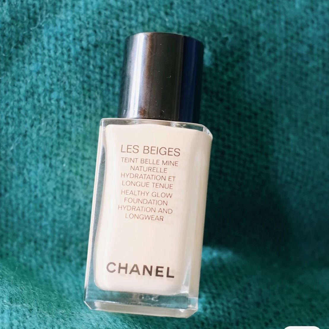 几年前在国内专柜买的香奈儿果冻粉底液，色号是b10，我本人是