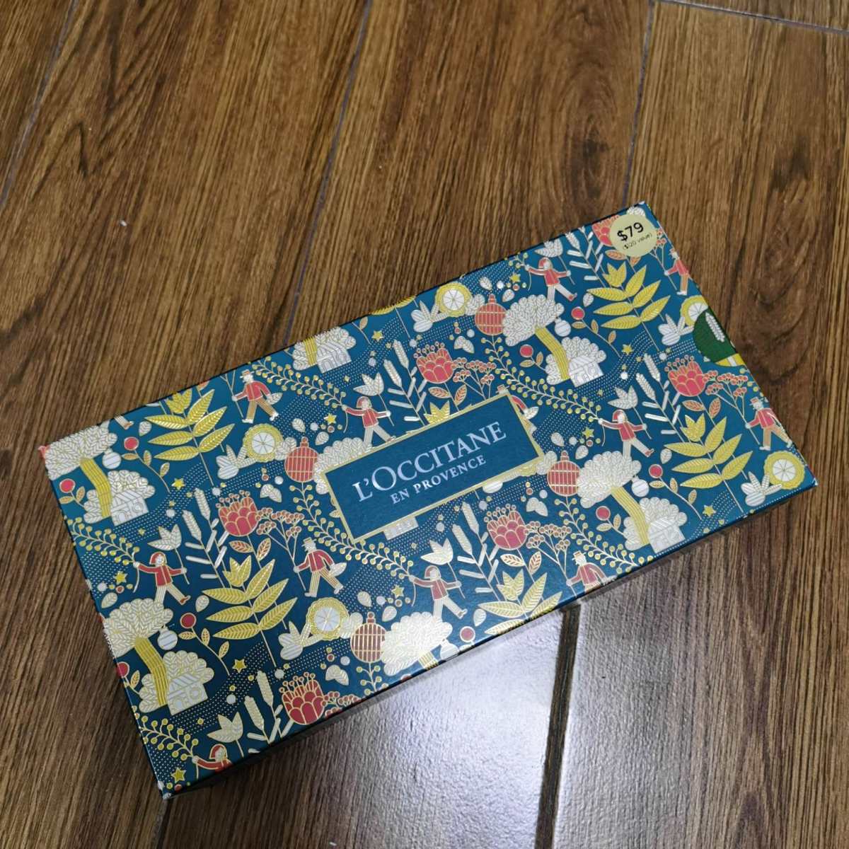 购买地 sephora  价格79刀  8折的折扣 套装内容