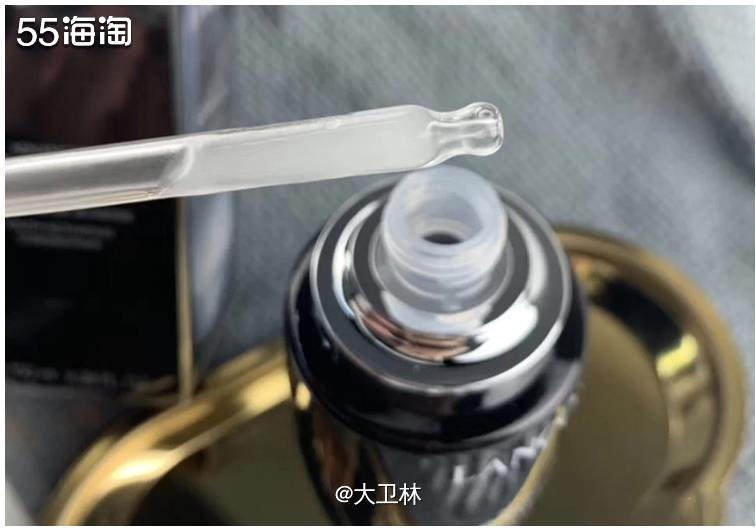 兰蔻小黑瓶不用多介绍了吧，火🔥了好多年的产品，官方宣传可是