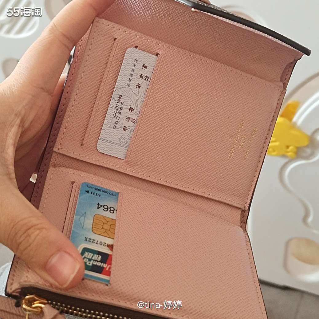 🍀单品: LV短款三折粉豆豆老花钱包  这个包我已经用了三
