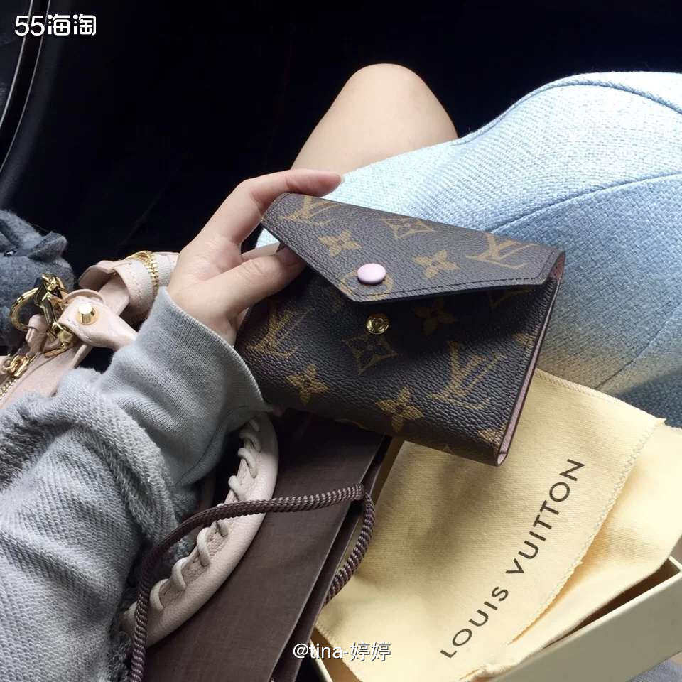 🍀单品: LV短款三折粉豆豆老花钱包  这个包我已经用了三