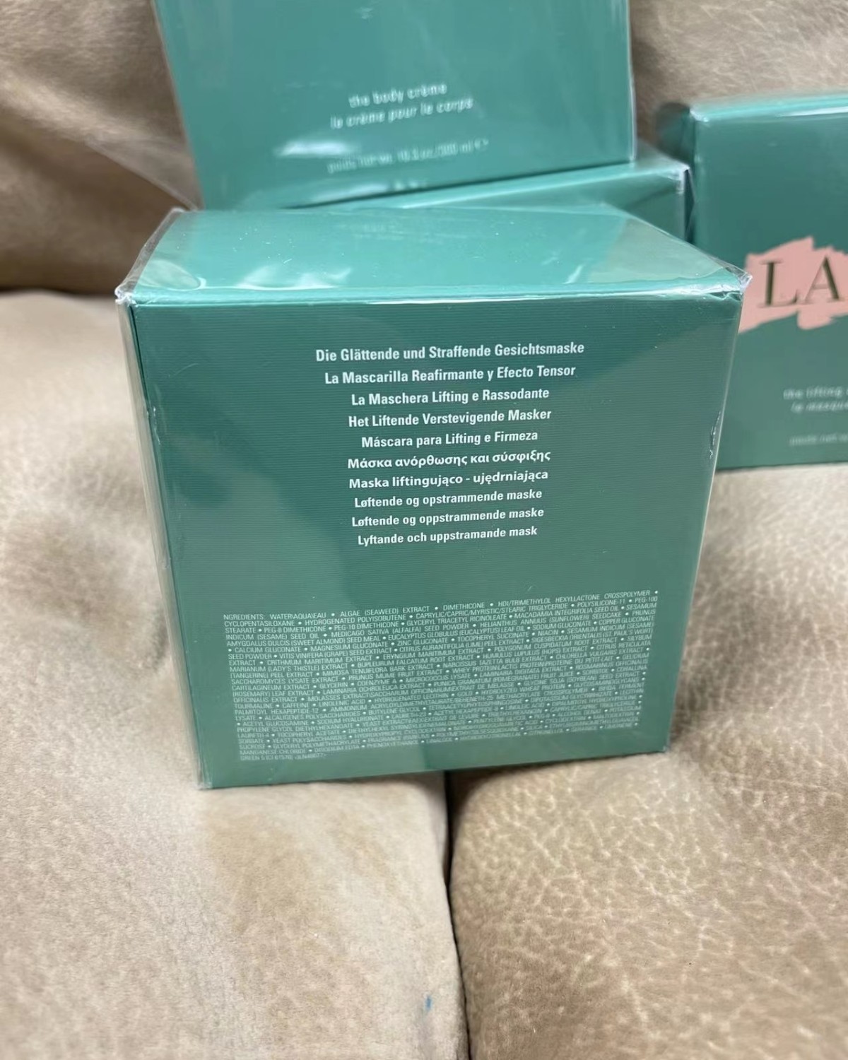 海蓝之谜涂抹面膜也称睡眠面膜哈哈，它主要功效就是，消炎祛痘，