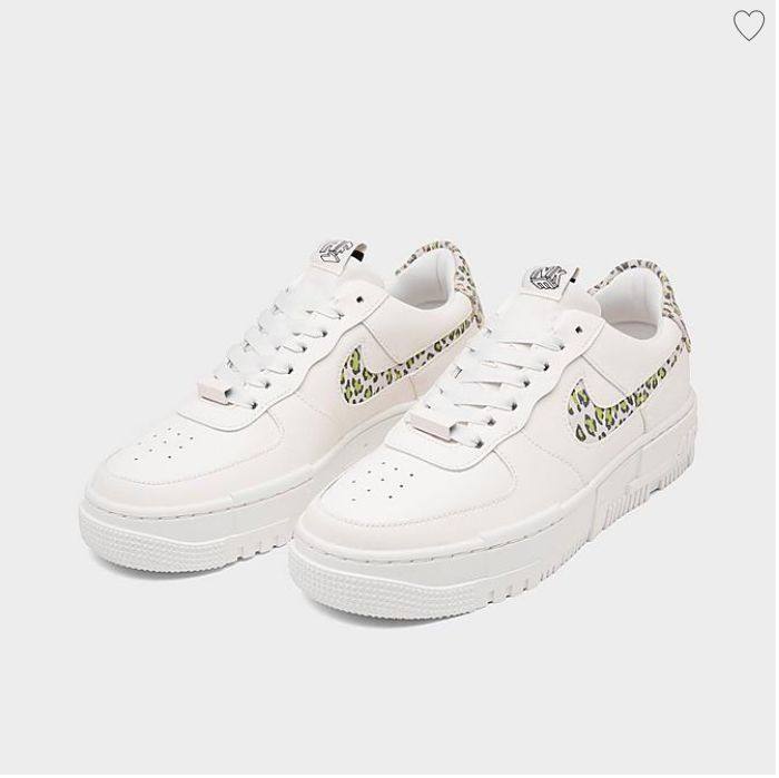 NIKE耐克AIR FORCE1系列的鞋子在潮牌儿中是无人不