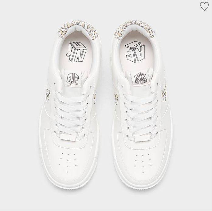 NIKE耐克AIR FORCE1系列的鞋子在潮牌儿中是无人不