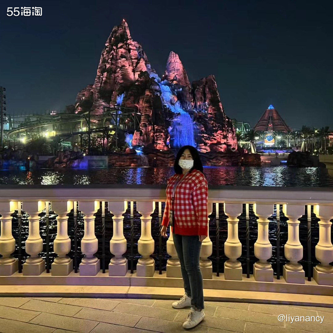 今年的冬天不是很冷，市里目前只下过一次雪，所以目前穿羽绒服比