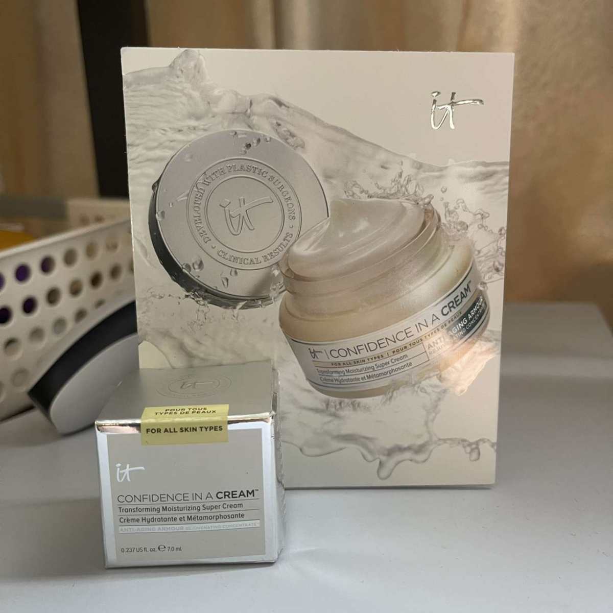It cosmetics cc霜是我强烈的品牌，它家cc霜遮