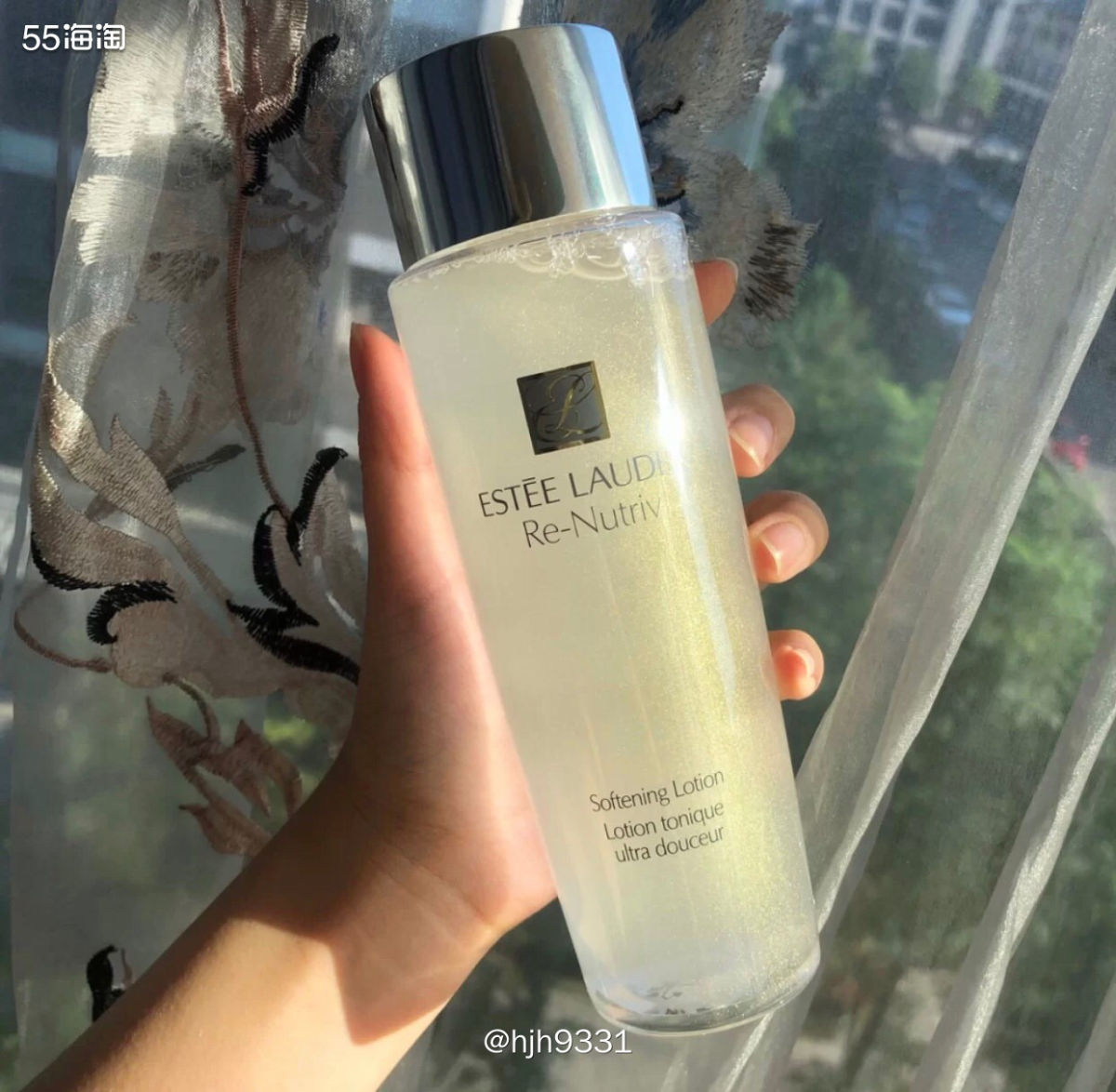 ✨雅诗兰黛白金系列产品都属于高端品质！ 白金水透明的瓶子，颜